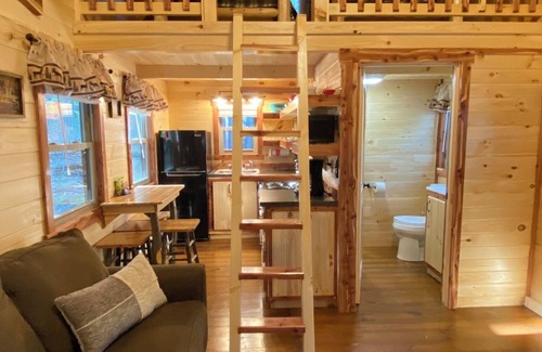 Leeper Cabin | Lazy Bear Log Cabin near Cook Forest State Park