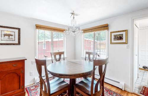 Broadmoor House | Lazy Bear Retreat