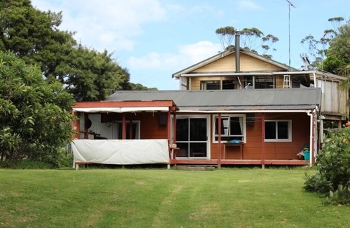 Kennedy Bay House | Lazy Daze ~ Stunning Estuary Location, family friendly, pet friendly, private