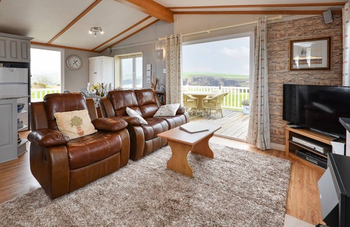 Garn Fadryn House | Lazy Nook - Three Bedroom House, Sleeps 6