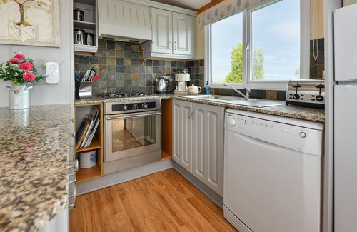 Garn Fadryn House | Lazy Nook - Three Bedroom House, Sleeps 6
