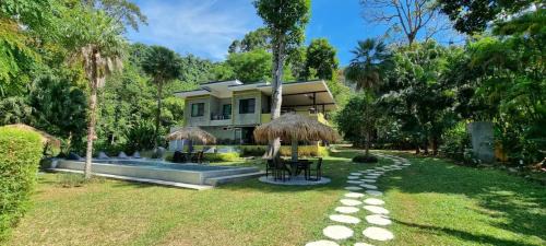Bai Lan Resort | Lazy Republique