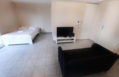 Maladiere Apartment | Le 18 - Apt 2 Personnes, avec terrasse