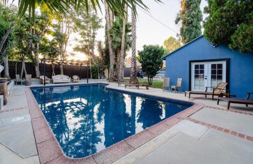 Canoga Park House | Le Bleu House - Newly Designed 3BR HOUSE & POOL by Topanga