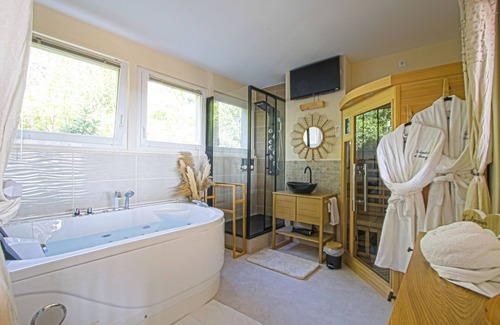 Cote Est Soquence Apartment | Le Boudoir de Fanny - 4* luxury loft - balneotherapy and sauna