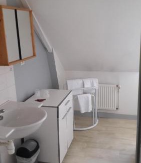Port-Brillet Hotel | Le Brillet-Pontin
