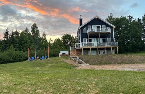 Petite-Riviere-Saint-Francois Ski Chalet | Le Rassembleur, SPA & SALLE DE JEU