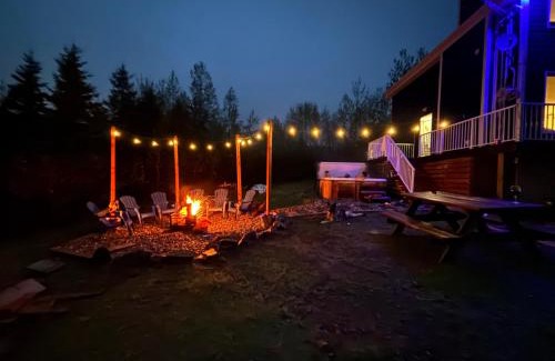 Petite-Riviere-Saint-Francois Ski Chalet | Le Rassembleur, SPA & SALLE DE JEU