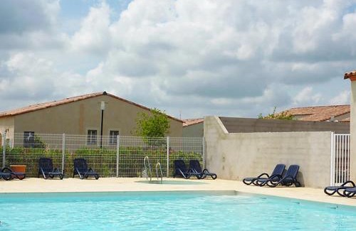 Gallargues-le-Montueux House | Le cabanon aux volets verts
