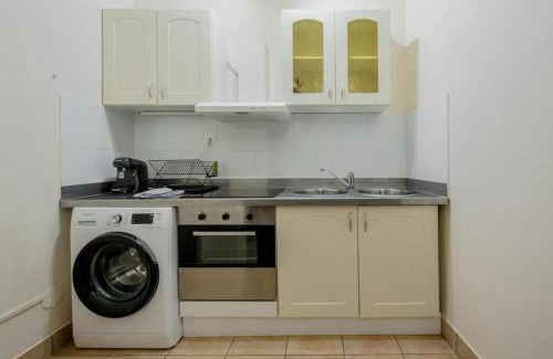 Saint-Fons Apartment | Le Carré d'Or - T2, Près Lyon & parking gratuit