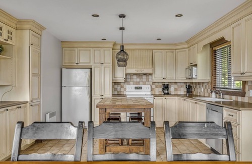 Stoneham Ski Chalet | Le Chalet Dans la Montagne