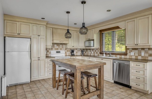 Stoneham Ski Chalet | Le Chalet Dans la Montagne