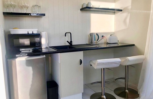 Ostend Apartment | Le Chalet Waiheke Apartments