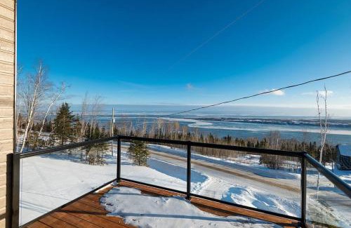 Saint-Joseph-de-la-Rive Ski Chalet | Le Charmant- Magnifique vue sur le fleuve et spa