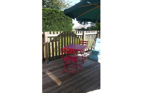 Saint-Andeol-de-Vals Apartment | Le Clos des Mimosas-Les Roses- Gîte 2pers.terrace with trees. Shared pool.