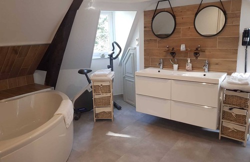Bernay House | Le Clos des Lodges