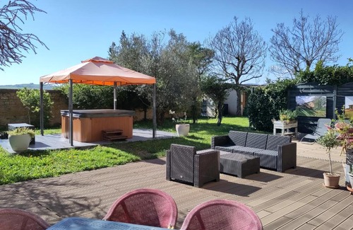 Saint-Germain-Nuelles Bed & Breakfast | Le Clos du Cher en Beaujolais