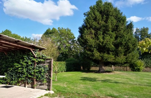 Saint-Aubin-de-Scellon Cottage | Le Clos du Savourey, charming Normandy farmhouse, sleeps 6