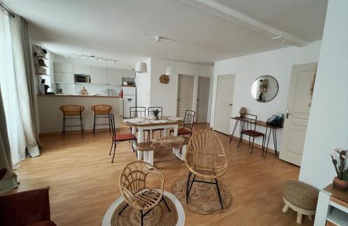 Dompierre-sur-Besbre Apartment | Le Cocon de KENNA Repos en plein cœur du bourg