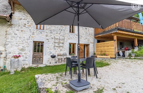 Entremont-le-Vieux House | LÈ COMBES - ENTREMONT LE VIEUX