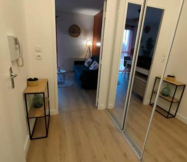 Meyzieu Nord Ouest Apartment | Le Courvoisy, Studio avec piscine, près Groupama Stadium et Salle Arena