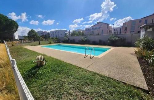 Meyzieu Nord Ouest Apartment | Le Courvoisy, Studio avec piscine, près Groupama Stadium et Salle Arena