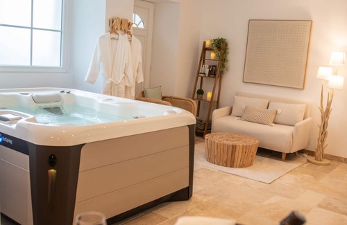 Vezins House | Le Couvent des Cordelières SPA/Jacuzzi option