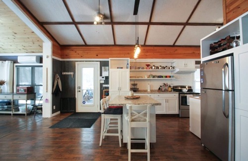 Saint-Andre-Avellin Cottage | Le Duc on the Lake - Cozy waterfront Cottage