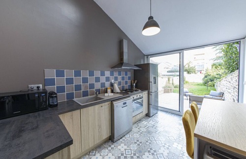 Laval Apartment | Le Garden - Wifi - Jardin - Gare
