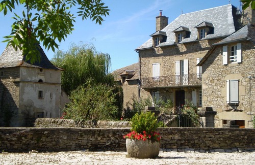 Severac-l'Eglise Cottage | Le Gite du Pigonnier remains quiet spacious character