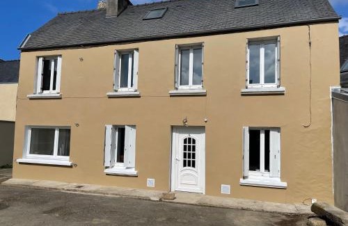 Lampaul-Guimiliau House | Le logis - Lampaul-Guimiliau
