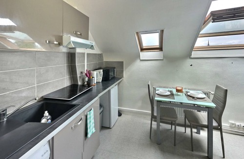 Evreux Apartment | Le Lumineux Studio 6 Face Gare Wifi Gratuit et à Deux pas du Centre Ville !