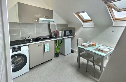 Evreux Apartment | Le Lumineux Studio 6 Face Gare Wifi Gratuit et à Deux pas du Centre Ville !