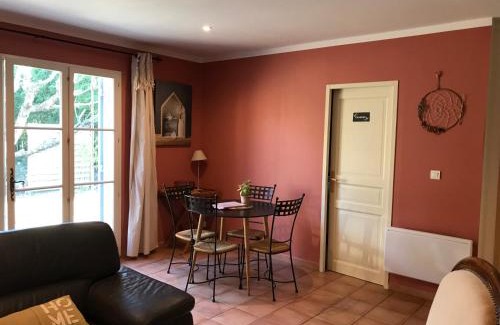 Loriol-du-Comtat House | Le Mas Mérindol Gîte Cerise