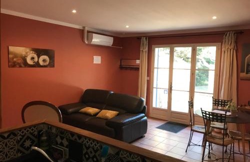Loriol-du-Comtat House | Le Mas Mérindol Gîte Cerise