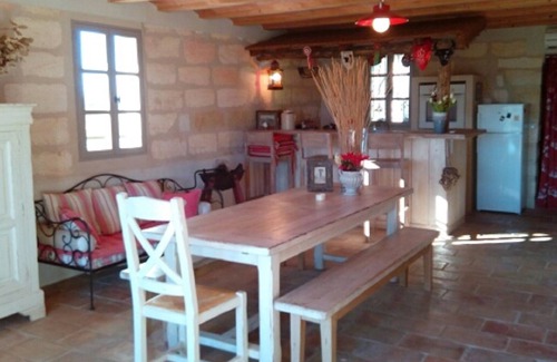Le Cailar House | Le Mazet Jean. Camargue Bed and Breakfast (kindling)