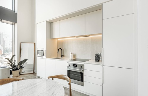 Shaughnessy Village Apartment | Le Mont Mezzanine Suite with Balcony