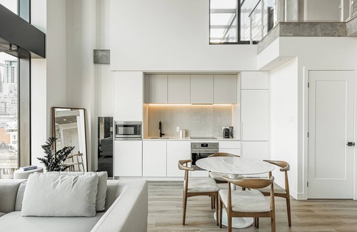 Shaughnessy Village Apartment | Le Mont Mezzanine Suite with Balcony