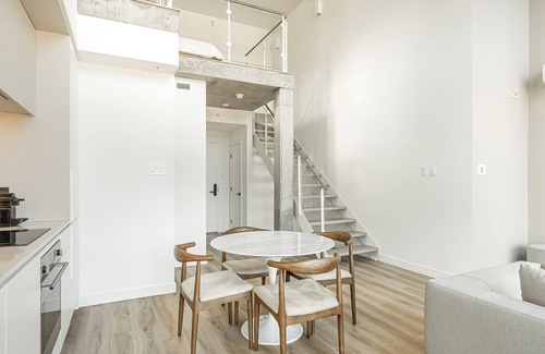 Shaughnessy Village Apartment | Le Mont Mezzanine Suite with Balcony