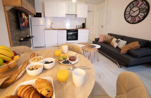 Villefranche-de-Rouergue Apartment | Le Nid 3 étoiles Wifi, Netflix, Disney, Coeur de Bastide