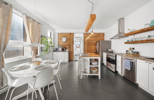 Mauricie Apartment | | Le Notre Dame 2 | River & City at the Gateway