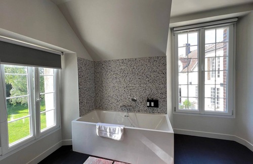 Baye Hotel | Le Petit Château