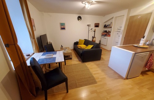 Thoiry Apartment | Le Pied-à-Terre de Fenières - T2 10mins from Geneva and CERN!