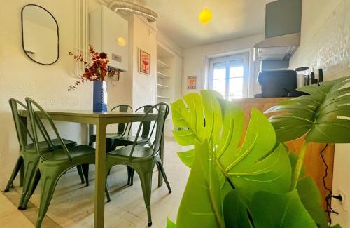 Saint-Fons Apartment | Le raspail - appartement 8 personnes - check in h24 - wifi