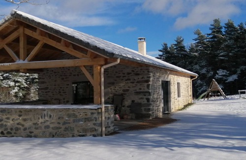 Saint-Julien-du-Pinet Cottage | Le Refuge de Jorance and its spa 🌲🌼🏡🌄