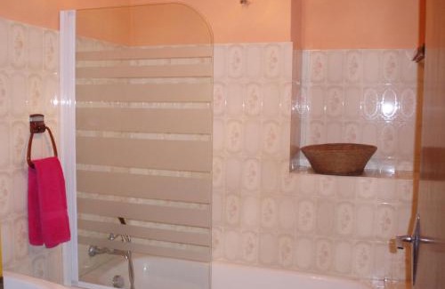 Le Glaizil Bed & Breakfast | Le Rocher des Ducs, vue sur montagne, abris voitures et motos