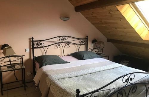 Le Glaizil Bed & Breakfast | Le Rocher des Ducs, vue sur montagne, abris voitures et motos