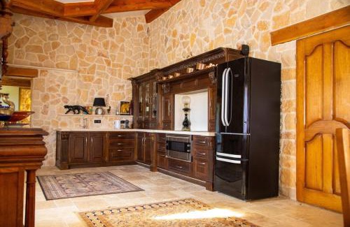 Montlaux Apartment | Le Sommet de la Tour, Vue, Calme et Chevaux