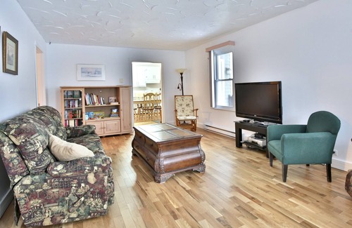 Iberville Apartment | Le Spatieux - 2 min du Vieux St-jean!- 306451