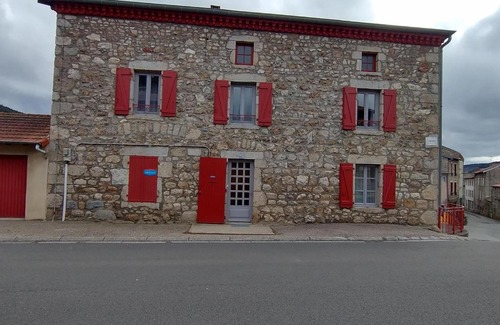 Saint-Antheme House | Le Val Danse - Maison de caractère de 1870 - Rénovée en 2020